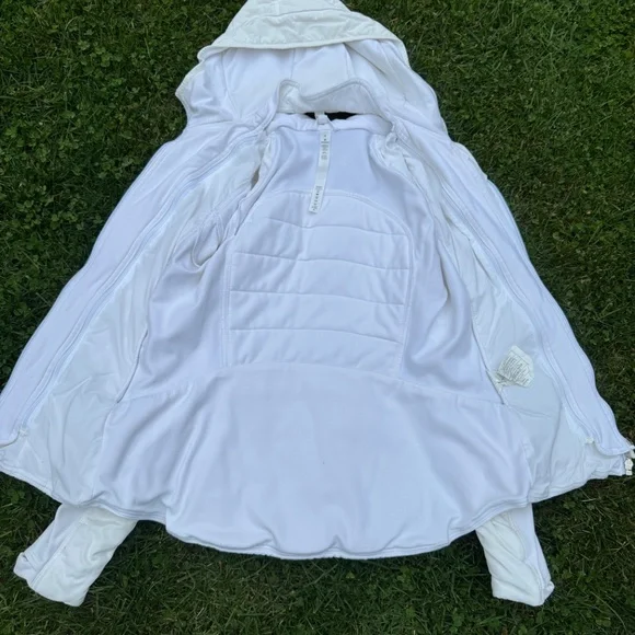 Lululemon - Picture 4 of 5